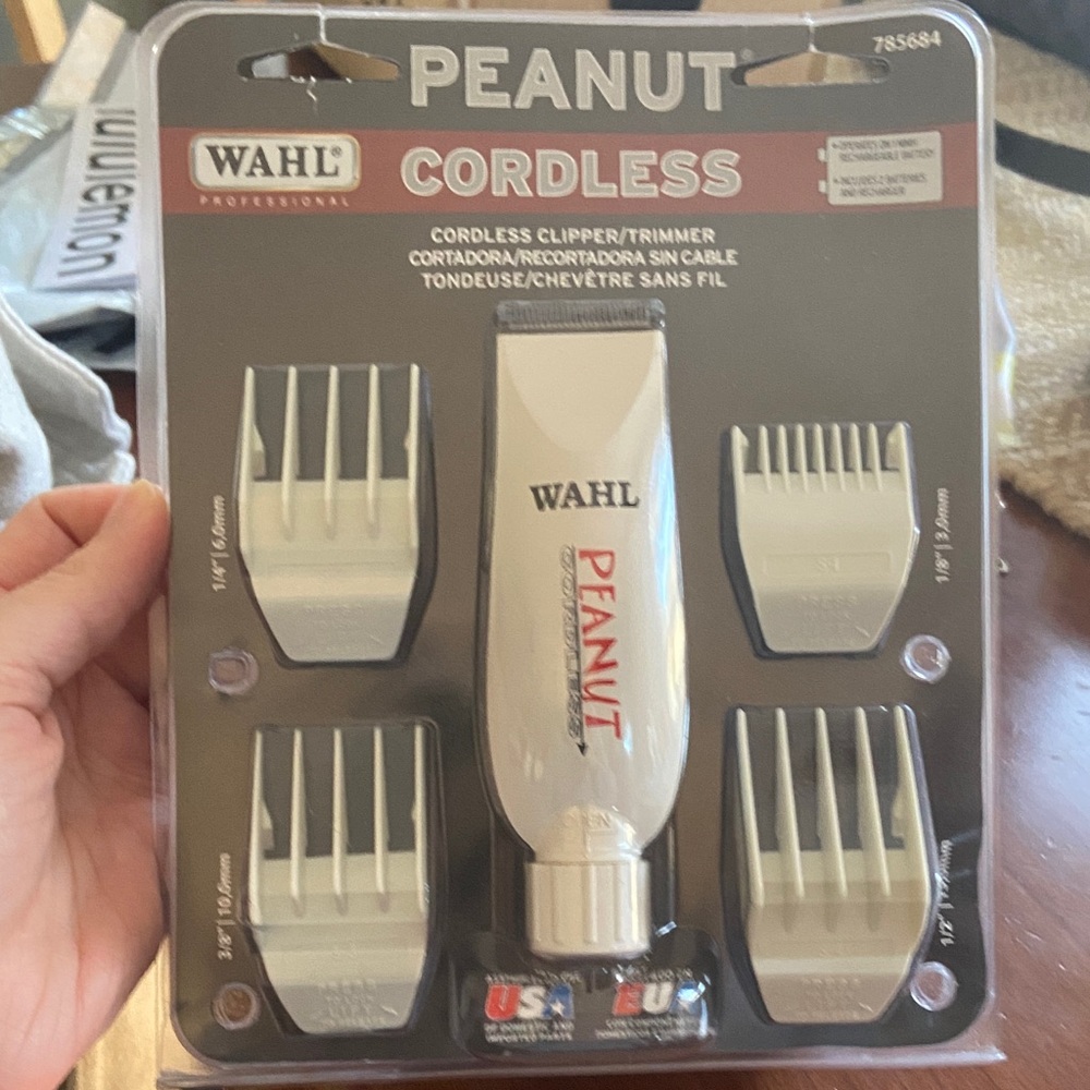 Wahl Cordless Peanut Clipper - White and Black